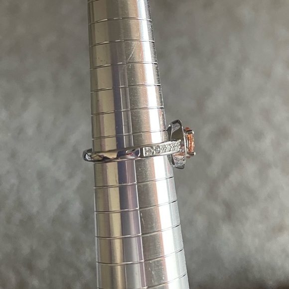 💛 2/$20 💛 Fragrant Jewels ring. Sz 7 - Picture 2 of 2